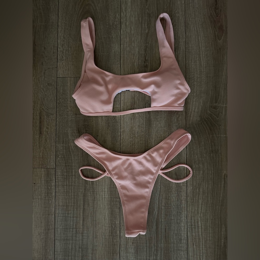 Women’s pink bikini set